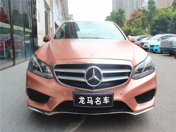 奔馳E級(jí)全車改色貼膜，電光玫瑰金。